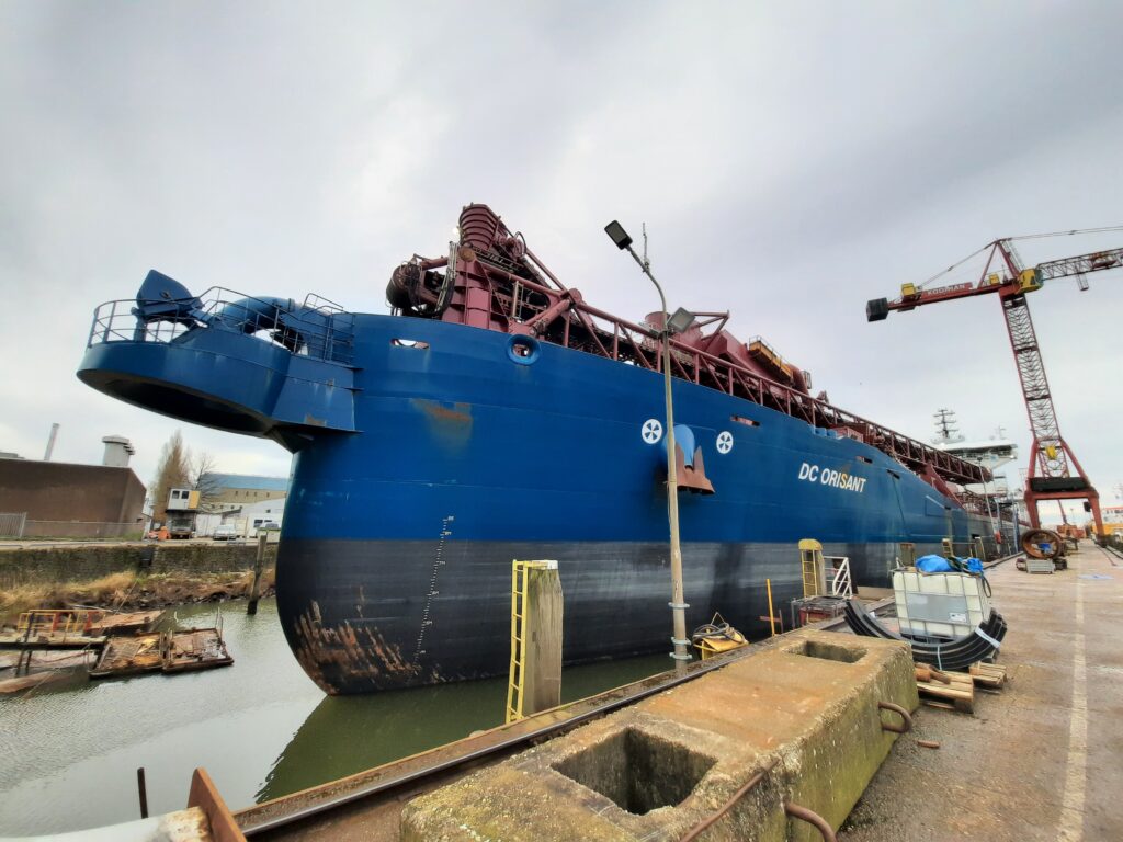 Dredger - Protection: boxcoolers and seachest