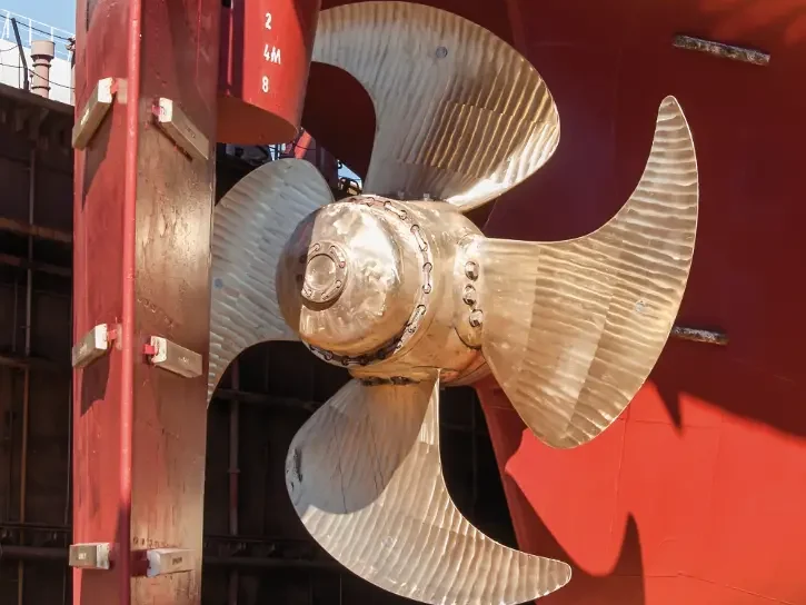 Ultrasoon antifouling schepen: toepassing op de scheepsschroef